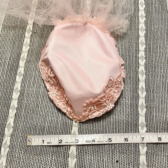 Vintage Fascinator Pink Mini Hat with Veil - Picture 3 of 10